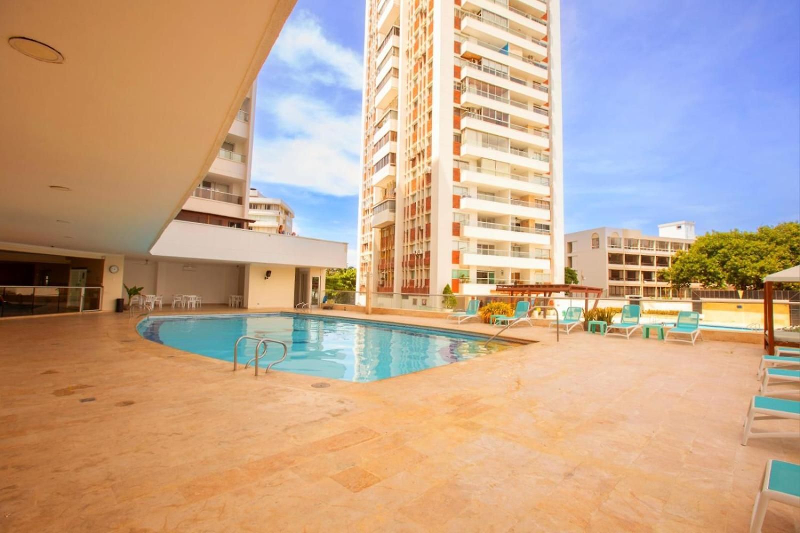 Moderno Cerca A La Playa El Laguito Apartamento