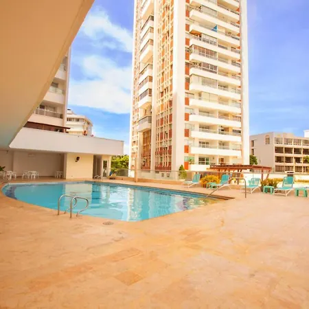 Moderno Cerca A La Playa El Laguito Apartamento